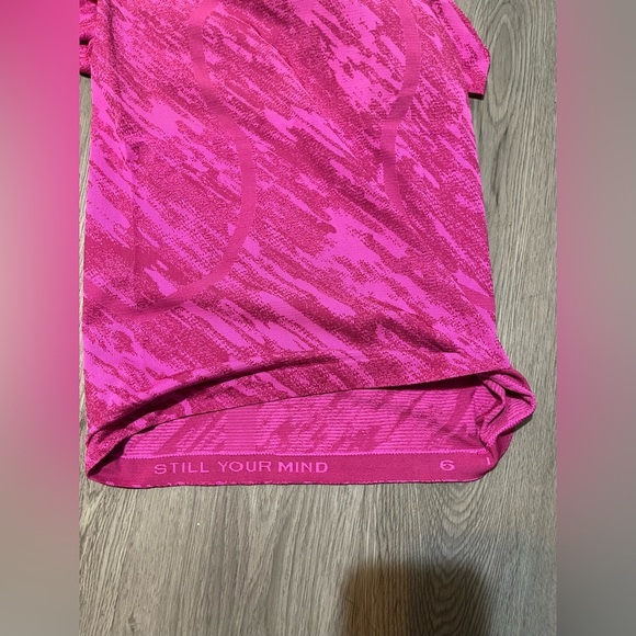 Lululemon Swiftly Tech 2.0 Short Sleeved Size 6 - Picture 6 of 7